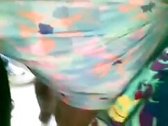 Bir tasma ünlülerle porno üzerinde seksi kız birbirlerinin mükemmel vücutlarını keşfetmek