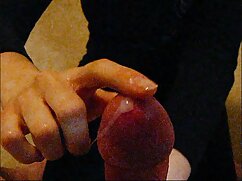 Genç gay ormanda arkadaşları unlulerin pornosu tarafından becerdin.